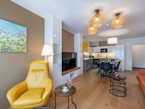 Μια τηλεόραση ή/και κέντρο ψυχαγωγίας στο Apartment Burgblick alpe maritima Ski & See-Top 26 by Interhome +27 φωτογραφίες