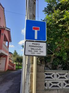 Gambar di galeri bagi Alojamientos Marte habitacion con baño di Torrelavega
