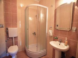 Koupelna v ubytování Guest House 3M + 37 fotografií