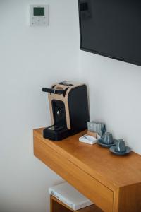 a microwave sitting on top of a wooden table at Al Pescatore - B&B in Bari