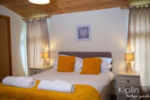 Postel nebo postele na pokoji v ubytování Essex Lodge + 6 fotografií