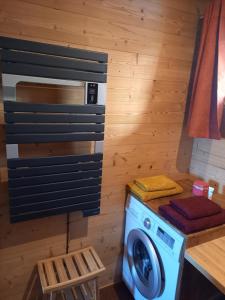 a washer and dryer in a tiny house at Eco-Logis des Cabris in Font-Romeu