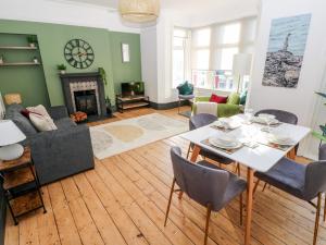Gallery image of 36A Mary Street in Porthcawl
