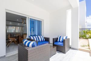 Posezení v ubytování Brand New 3-BR Pool Villa in Tranquil Punta Cana Area