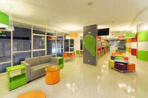 Χώρος καθιστικού στο POP! Hotel Tanjung Karang