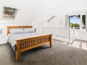 Tempat tidur dalam kamar di Seaborne Cottage