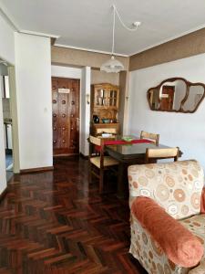 a living room with a table and a couch at Tintes de Otoño in San Miguel de Tucumán