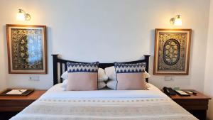 Giường trong phòng chung tại Winner Inn