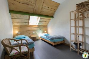 a room with two bunk beds and a ladder at Auberge La Soulan in Boutx