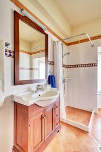 Un baño de Villa Eremia 40 fotos más