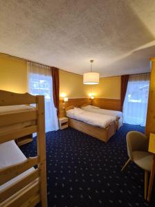 Postel nebo postele na pokoji v ubytování Hotel Rododendro Val di Fassa