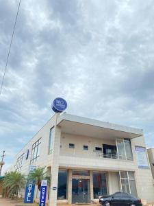 a building with a car parked in front of it at Samba Três Lagoas in Três Lagoas