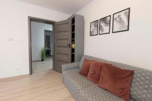 Część wypoczynkowa w obiekcie WOLSKA APARTMENT 80m2 - 7 people, 3 rooms