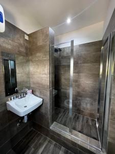 Fragrance Apartments and Suites的一间浴室