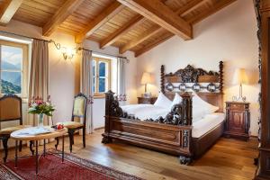 Katil atau katil-katil dalam bilik di Hotel Schloss Mittersill