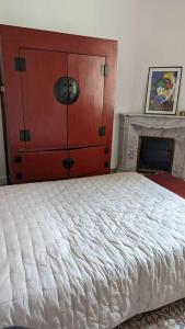 a bedroom with a large bed and a dresser at Appartement 120 m² Standing Hyper Centre Climatisé in Perpignan
