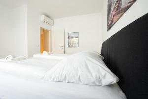 Posteľ alebo postele v izbe v ubytovaní Charming Apartment with Balcony, Close to Stephansdom Cathedral