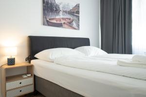 Posteľ alebo postele v izbe v ubytovaní Charming Apartment with Balcony, Close to Stephansdom Cathedral