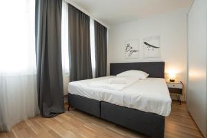 Posteľ alebo postele v izbe v ubytovaní Charming Apartment with Balcony, Close to Stephansdom Cathedral