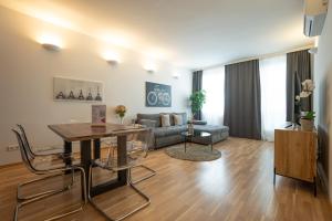 Posedenie v ubytovaní Charming Apartment with Balcony, Close to Stephansdom Cathedral