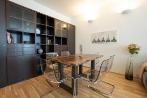 Fotografia z galérie ubytovania Charming Apartment with Balcony, Close to Stephansdom Cathedral vo Viedni