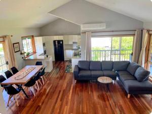 A seating area at Waterfront Paradise Summer Hideaway FREE BOAT FIshing Lover