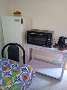 a microwave sitting on a table in a kitchen at Casa en la Ruta del Vino in Mendoza