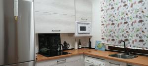 a kitchen with a sink and a shower curtain at La belleza del Tietar in Lanzahita