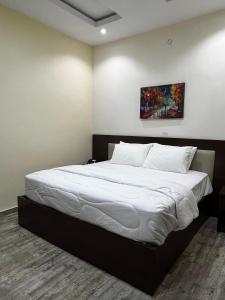 Fragrance Apartments and Suites客房内的一张或多张床位