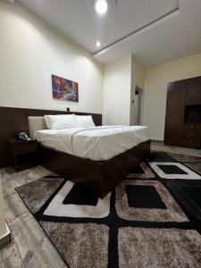 Fragrance Apartments and Suites客房内的一张或多张床位