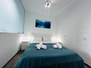 A bed or beds in a room at Angel's house at Club Atlantis