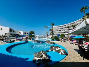The swimming pool at or close to Angel's house at Club Atlantis