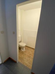 Koupelna v ubytování Wohnung in Bahnhofsnähe mit Balkon - 35 m2