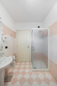 Et badeværelse på Le Terrazze PT36 by Wonderful Italy