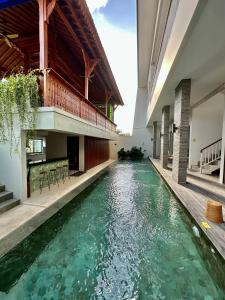 Hồ bơi trong/gần Villa Maureen