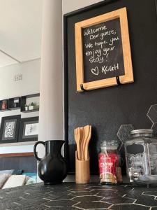Kiewiets Creek Guesthouse的厨房或小厨房