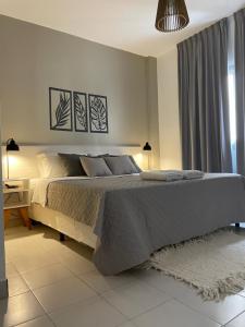 a bedroom with a large bed in a room at We FMA Coliving in Salta