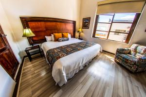 En eller flere senger på et rom på Hotel Cuenca