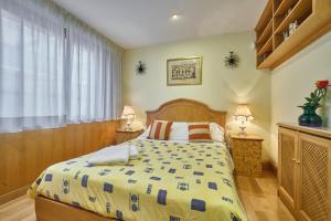 Postel nebo postele na pokoji v ubytování Apartamentos Carlos