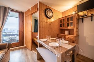 TV a/nebo společenská místnost v ubytování Appartement Morillon 4pers