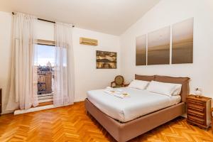 a bedroom with a large bed and a window at Rooftop 2 BDR Apartment with 360-Degree Views in Rome