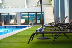 Bazén v ubytování MENA Tyche Hotel Amman nebo v jeho okolí