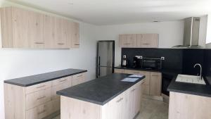 Η κουζίνα ή μικρή κουζίνα στο Cosy country. Access to Burgundy/Lorraine/Alsace