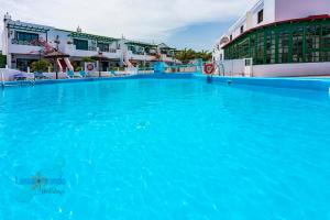 Der Swimmingpool an oder in der Nähe von Vivienda Vacacional Casa Mar y Volcan Vista mar Piscina Playa 5 min Wifi