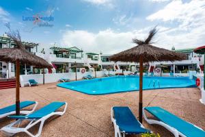 Der Swimmingpool an oder in der Nähe von Vivienda Vacacional Casa Mar y Volcan Vista mar Piscina Playa 5 min Wifi