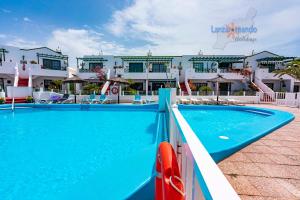 Der Swimmingpool an oder in der Nähe von Vivienda Vacacional Casa Mar y Volcan Vista mar Piscina Playa 5 min Wifi