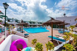 Der Swimmingpool an oder in der Nähe von Vivienda Vacacional Casa Mar y Volcan Vista mar Piscina Playa 5 min Wifi
