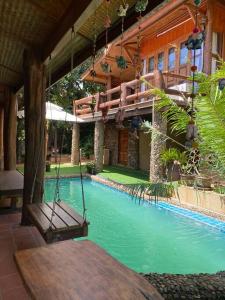 สระว่ายน้ำที่อยู่ใกล้ ๆ หรือใน Shaya’s Green Hideaway