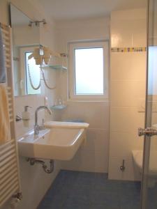 Ein Badezimmer in der Unterkunft Berggasthof & Hotel Brend
