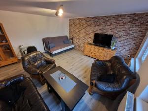 TV a/nebo společenská místnost v ubytování Przestronny apartament +siłownia